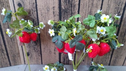 Gałązka 12szt. TRUSKAWKA 30cm | INF118 Gałązka 12szt. TRUSKAWKA 30cm | INF118