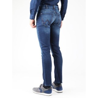 Jeansy Wrangler Larston Blaze W18S8282T