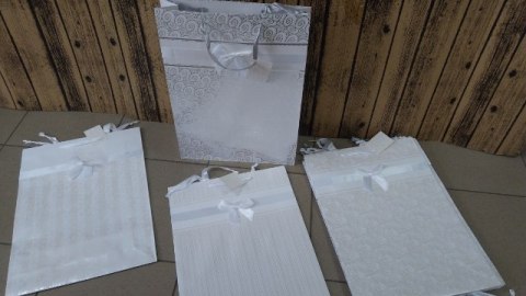 Torebka prezentowa 12szt BIAŁA ZŁOCONA 33X45,7X10,2cm Torebka prezentowa 12szt BIAŁA ZŁOCONA 33X45,7X10,2cm
