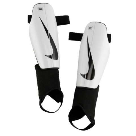 Ochraniacze piłkarskie Nike Charge DX4608-100 Ochraniacze piłkarskie Nike Charge DX4608-100