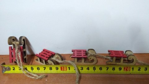 Zawieszka 4szt SANKI DREWNIANE CZERWONE 5cm JK-2367-R Zawieszka 4szt SANKI DREWNIANE CZERWONE 5cm JK-2367-R