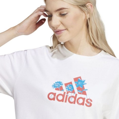 Koszulka damska adidas Flower Pack Badge of Sport biała IT1421 Koszulka damska adidas Flower Pack Badge of Sport biała IT1421