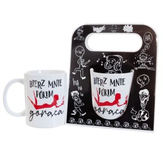 Kubek ceramiczny z napisem " Bierz mnie pókim gorąca" , w ozdobnym czarnym opakowaniu