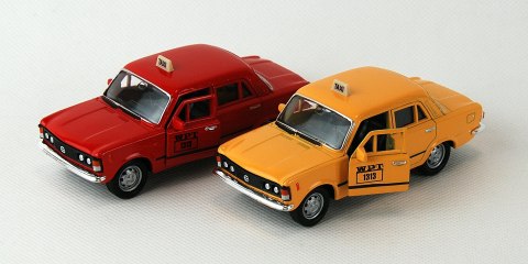 Auto metalowe WELLY 1:34 PRL FIAT 125P TAXI Auto metalowe WELLY 1:34 PRL FIAT 125P TAXI