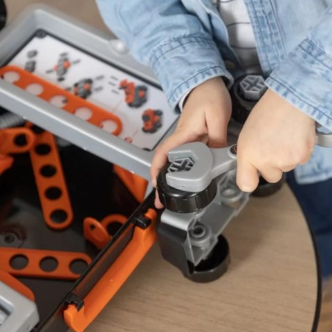SMOBY Black & Decker Walizka z Narzędziami + Samochód w Częściach SMOBY Black & Decker Walizka z Narzędziami + Samochód w Częściach