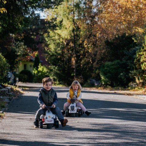 FALK Traktorek Baby Valtra Biały z Przyczepką + akc. od 1 roku FALK Traktorek Baby Valtra Biały z Przyczepką + akc. od 1 roku