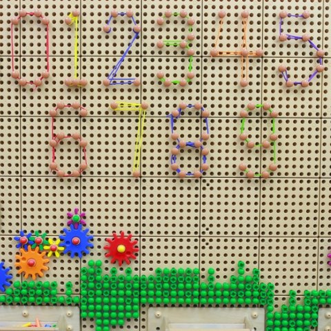 MASTERKIDZ Zestaw Kołeczki i Sznurki - Do Tablicy Naukowo-Kreatywnej STEM MASTERKIDZ Zestaw Kołeczki i Sznurki - Do Tablicy Naukowo-Kreatywnej STEM