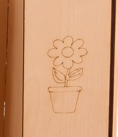 Domek ogrodowy drewniany stolik tablica kredowa 86 x 137 x 105 cm Domek ogrodowy drewniany stolik tablica kredowa 86 x 137 x 105 cm