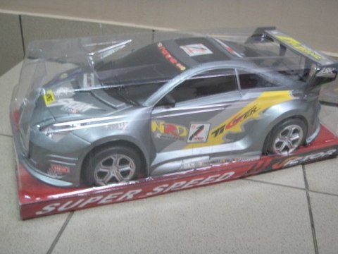 Auto sportowe z napędem w kloszu G057397 Auto sportowe z napędem w kloszu G057397
