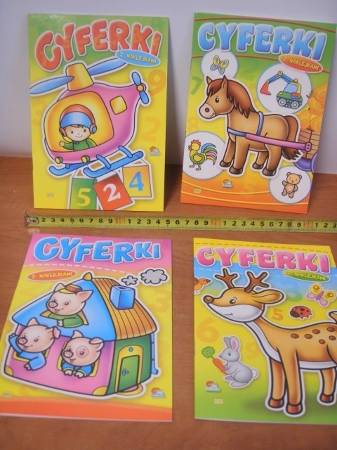 Książeczka z naklejkami CYFERKI | 00101 Książeczka z naklejkami CYFERKI | 00101
