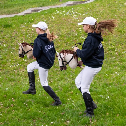 Hobby Horse Skippi - Biszkopt - duży koń na kiju - A3 - kantar w zestawie Hobby Horse Skippi - Biszkopt - duży koń na kiju - A3 - kantar w zestawie