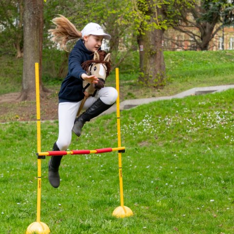 Hobby Horse Skippi - Karmel - duży koń na kiju - A3 - kantar w zestawie Hobby Horse Skippi - Karmel - duży koń na kiju - A3 - kantar w zestawie