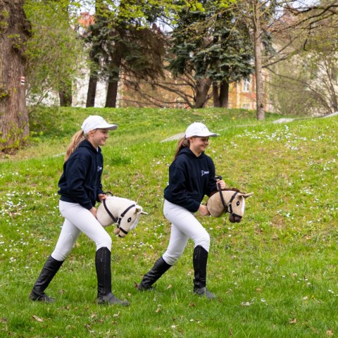 Hobby Horse Skippi - Karmel - duży koń na kiju - A3 - kantar w zestawie Hobby Horse Skippi - Karmel - duży koń na kiju - A3 - kantar w zestawie