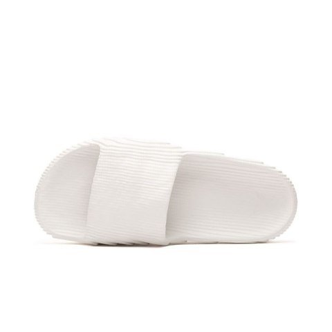 Klapki damskie/męskie adidas Adilette 22 Crystal White z wygodną profilowaną podeszwą białe (HQ4672) Klapki damskie/męskie adidas Adilette 22 Crystal White z wygodną profilowaną podeszwą białe (HQ4672)