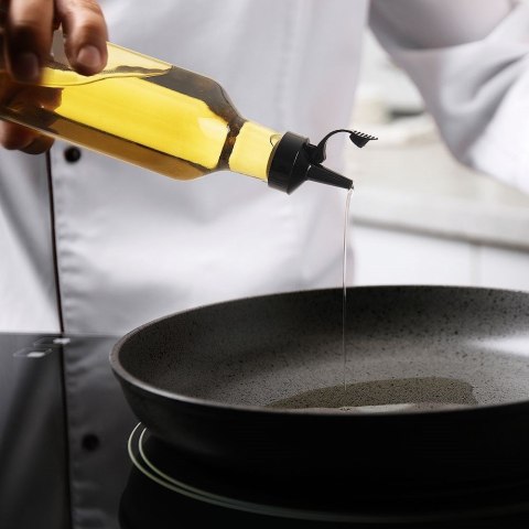 Butelka na oliwę z dozownikiem szklana żółta 265 ml Butelka na oliwę z dozownikiem szklana żółta 265 ml