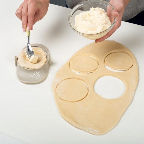 Foremka do pierogów pierogownica pierożnica na pierogi 9,5 cm Foremka do pierogów pierogownica pierożnica na pierogi 9,5 cm