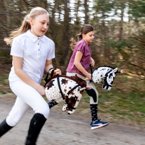 Hobby Horse Skippi - Karo - srokaty - duży koń na kiju - A3 - z kantarem Hobby Horse Skippi - Karo - srokaty - duży koń na kiju - A3 - z kantarem