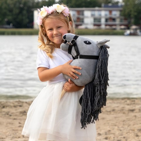 Hobby Horse Skippi - koń na kiju - Szary A5 - kantar i wodze - lekki Hobby Horse Skippi - koń na kiju - Szary A5 - kantar i wodze - lekki