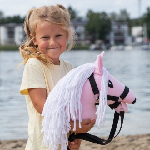 Hobby Horse Skippi - koń na kiju - różowy A5 - lekki i poręczny Hobby Horse Skippi - koń na kiju - różowy A5 - lekki i poręczny