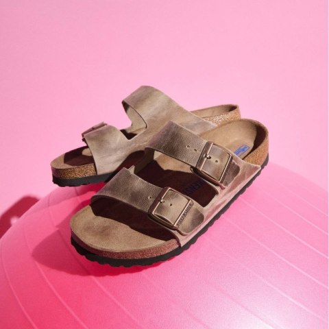Klapki Birkenstock Arizona Soft Footbed Oiled Leather Tabacco Brown narrow wąskie damskie/męskie (0552813) Klapki Birkenstock Arizona Soft Footbed Oiled Leather Tabacco Brown narrow wąskie damskie/męskie (0552813)