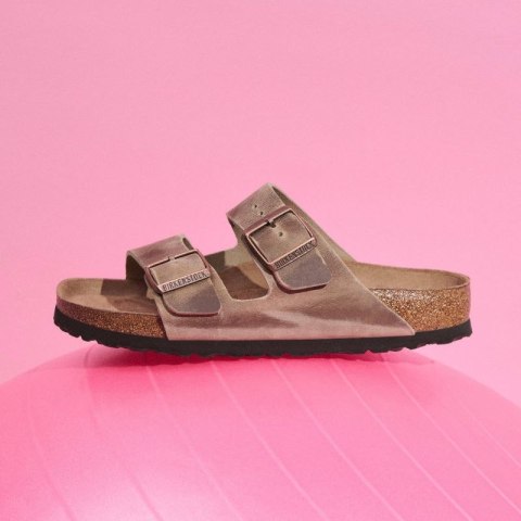 Klapki Birkenstock Arizona Soft Footbed Oiled Leather Tabacco Brown narrow wąskie damskie/męskie (0552813) Klapki Birkenstock Arizona Soft Footbed Oiled Leather Tabacco Brown narrow wąskie damskie/męskie (0552813)