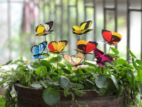 Dekoracyjny motyl ogrodowy na metalowym patyku Dekoracyjny motyl ogrodowy na metalowym patyku