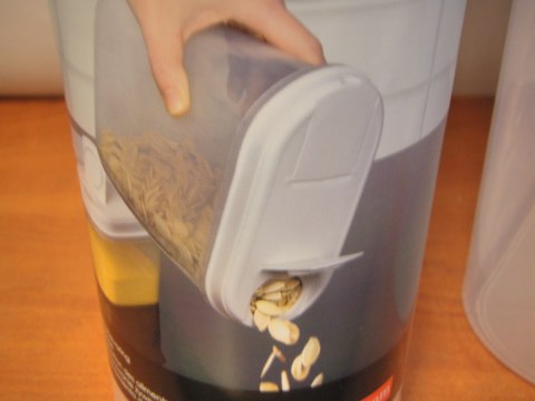 Pojemnik plastikowy z dozownikiem 2,4l | 1126 Pojemnik plastikowy z dozownikiem 2,4l | 1126